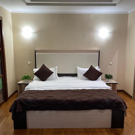 Apartment 5 Almaty Bagian luar foto