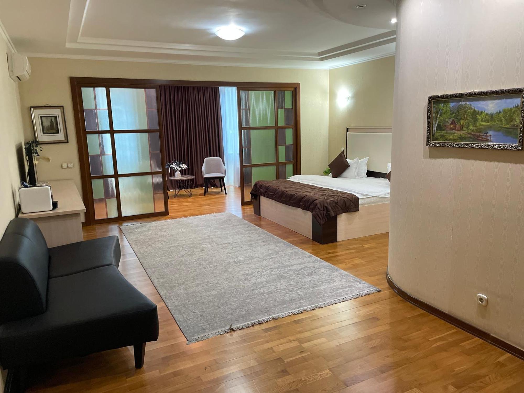 Apartment 5 Almaty Bagian luar foto