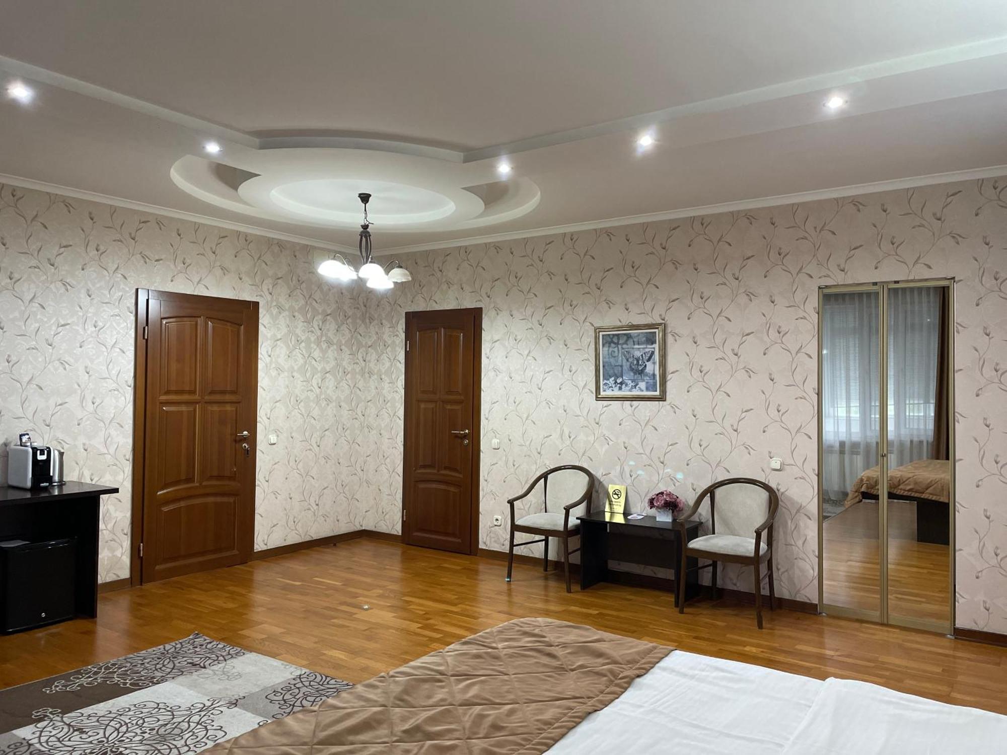 Apartment 5 Almaty Bagian luar foto